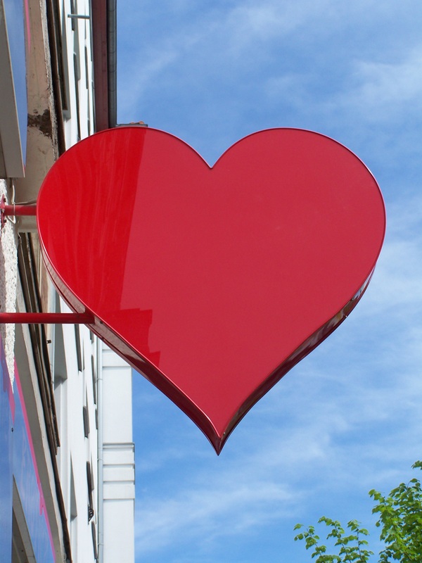 Berlin May 3 8 Amsterdam May 8 11 053