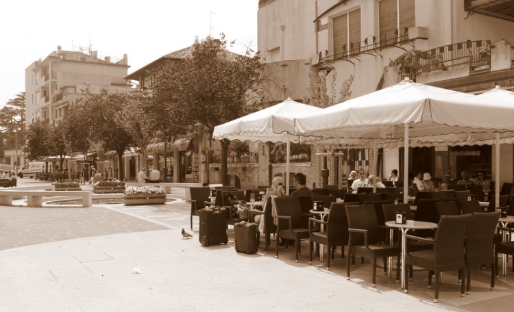 Restaurants line the main drag of Lido Beach