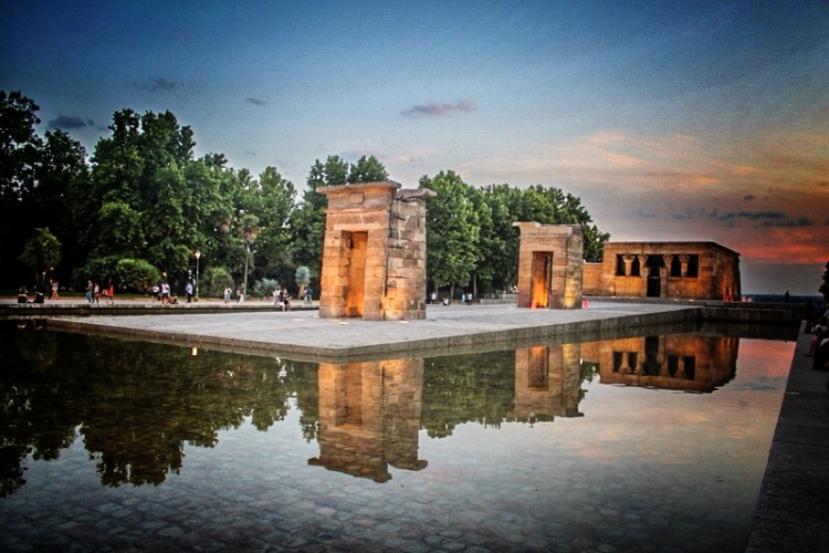 Looking for the best place to watch the sunset in Madrid? Try the Temple of Debod: http://www.dtravelsround.com/2015/06/25/best-place-to-watch-sunset-in-madrid-temple-debod/