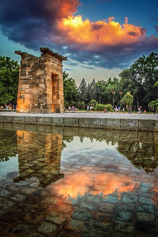 Looking for the best place to watch the sunset in Madrid? Try the Temple of Debod: http://www.dtravelsround.com/2015/06/25/best-place-to-watch-sunset-in-madrid-temple-debod/