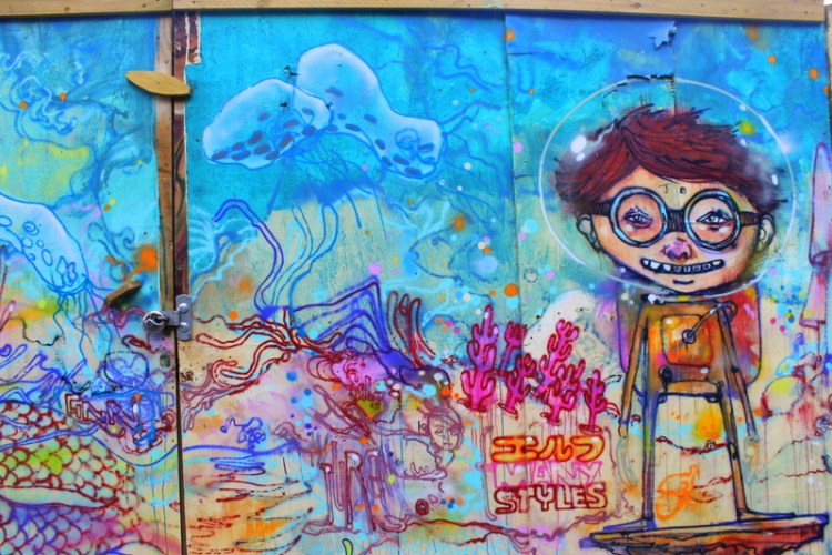Explore street art in Shoreditch | Cool things to do in London via www.dtravelsround.com