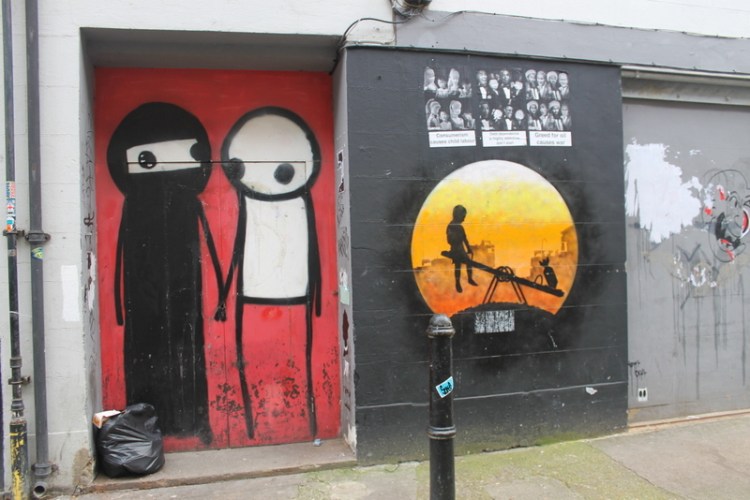 Explore street art in Shoreditch | Cool things to do in London via www.dtravelsround.com