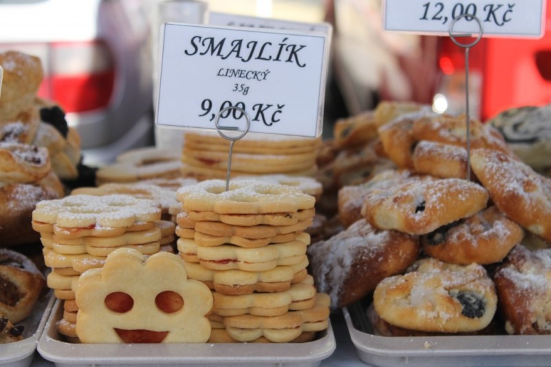 How to travel on a budget, complete with tips, tricks and advice from experts