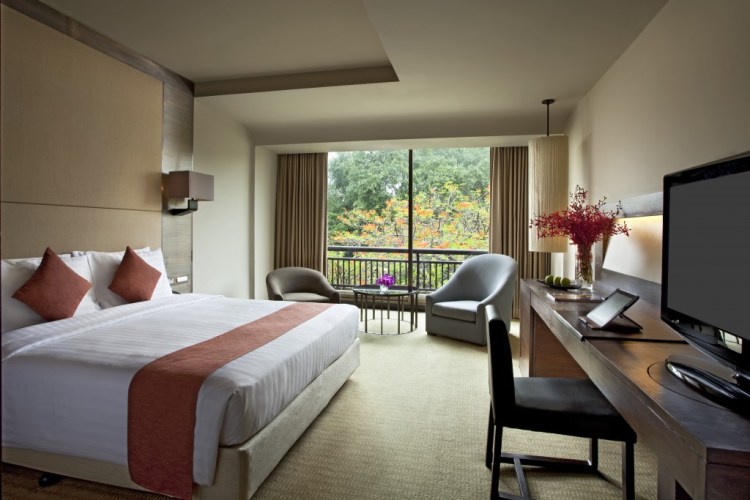 Explore Bangkok and stay at the Swissotel